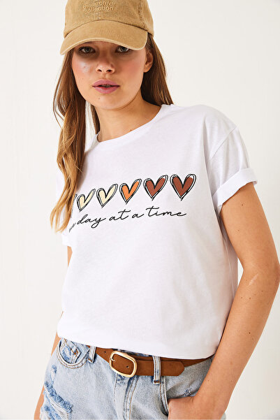 Bianco Lucci Γυναικείο κοντομάνικο μπλουζάκι με πολύχρωμη καρδιά με στάμπα Basic 60602017