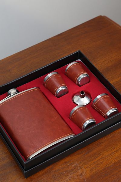 imsaconcept Stainless Steel 4 Shot Glass Leather Flask Set
