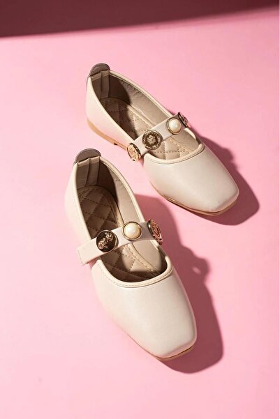 Büşra Sultan Ayakkabı & Çanta Bej Cilt İnci ve Mühür Aksesuar Tokalı Bantlı Babet