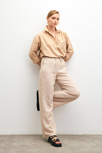 Bipantolon Women's Cream Linen Blended Loose Cut Trousers