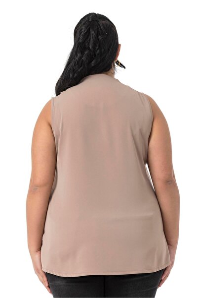 DISENTIS MODEST Αμάνικη μπλούζα βιζόν με λεπτομέρεια με πτυχή ώμου σε μεγάλο μέγεθος