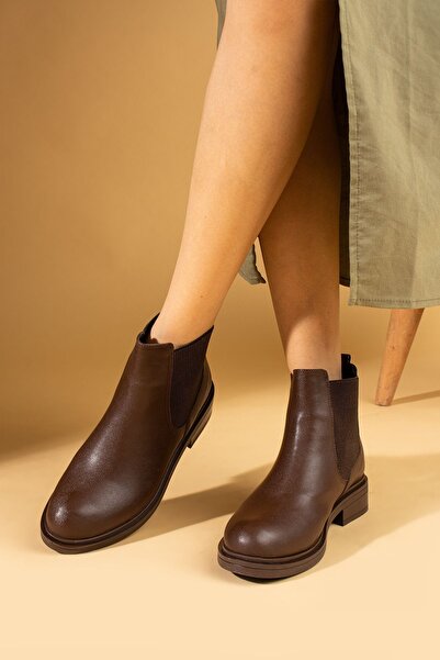 Pembe Potin Kadın Kahve Lastik Detaylı Kısa Confort Tarz Şık ve Rahat Bot