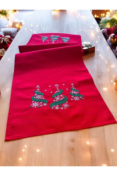 Atölye No 35 Weihnachtlicher Tischläufer Rot mit Tannenbaum-Stickerei 35x120, Weihnachtsdeko