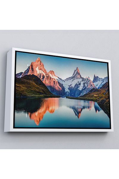 Harita Sepeti Pictură decorativă pe pânză cu lacul Bachalpsee și Alpilă Elvețiană cu cadru alb