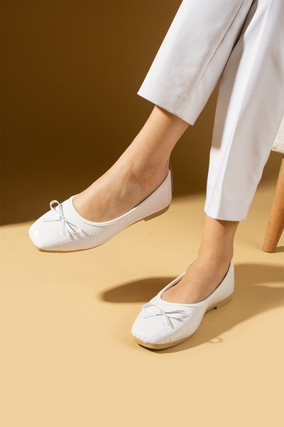 Pembe Potin Women's Flats White Crocodile Bow Lightweight Comfortable Sole Stylish Casual Shoes