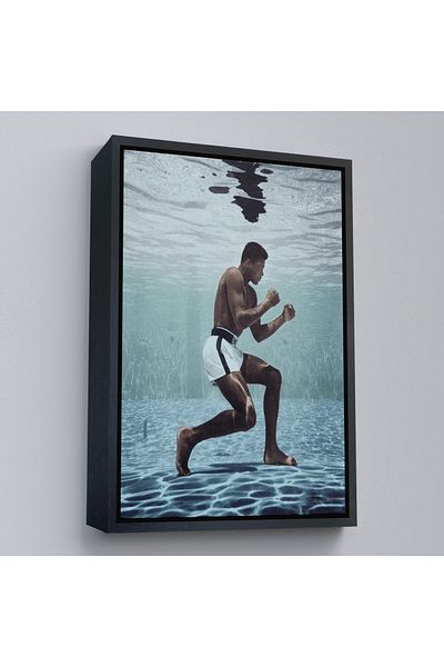 Harita Sepeti Boxer Muhammed Ali care se antrenează sub apă într-un cadru de aur Pictură murală
