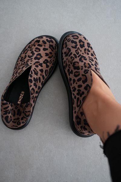selinshoes Denny Γνήσιο Δερμάτινο Οβάλ Δάχτυλο V Λεπτομερές Γυναικείο Loafer- LEOPARD