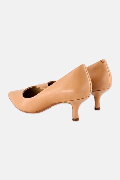 CLARKS Women Standard Fit Violet Rae Pumps, Tan