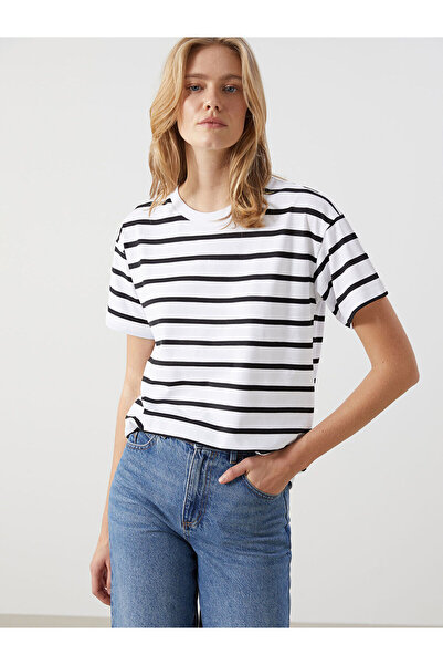 LC Waikiki Γυναικείο μπλουζάκι με ρίγες με λαιμόκοψη Özmarka New Season