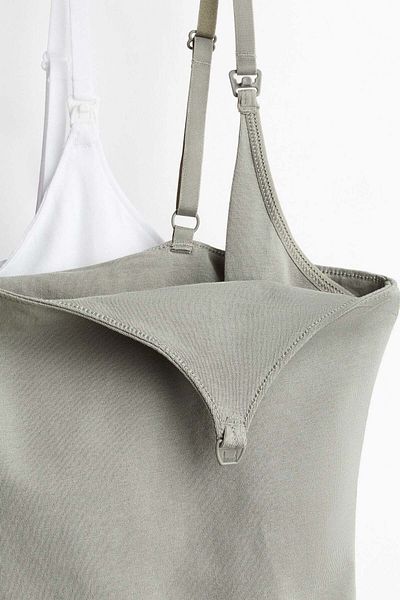 H&M مجموعة مكونة من 3 قطع من قمصان الرضاعة من MAMA