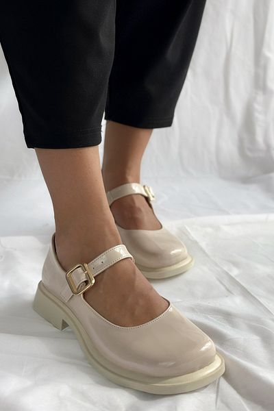 Shoebutik Pantofi de damă Alvis Beige din piele lacuită cu detaliu bandă