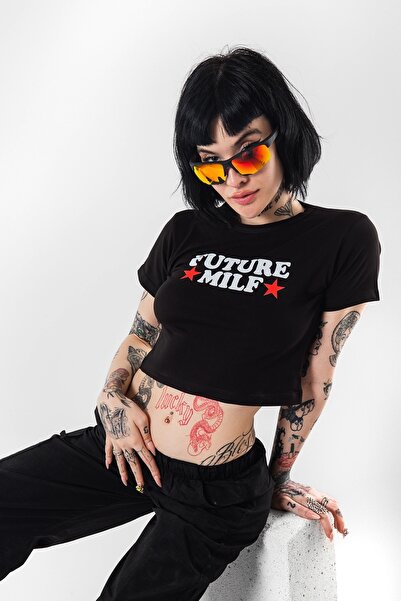 Sekizbiraltı Future Milf Baskılı Siyah Crop Top