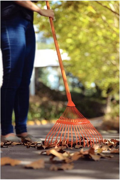 TRAMONTINA Since 1911, Made In Brazil - Fixed Metallic Leaf Rake With 18 Flat Wire Teeth | 120cm Wood Handle