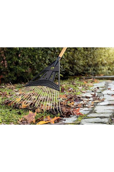 TRAMONTINA Since 1911, Made In Brazil - 22 Metalic Flat Wire Teeth With Black Polypropylene Garden Leaf Rake