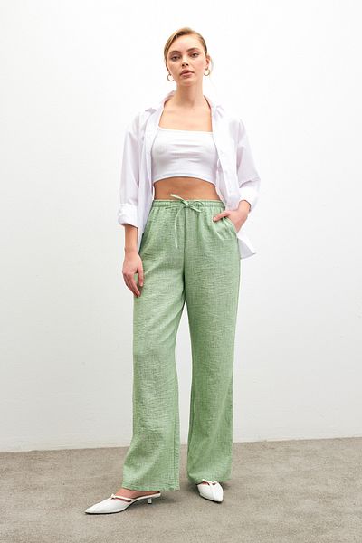 Ladima Women's Green Linen Blended Loose Cut Trousers
