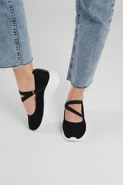 Beyond Women's White Sole Black Rubber Detailed Sneaker Byndsnkk03