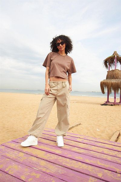 Trendiz Tricou Crop de damă, maro