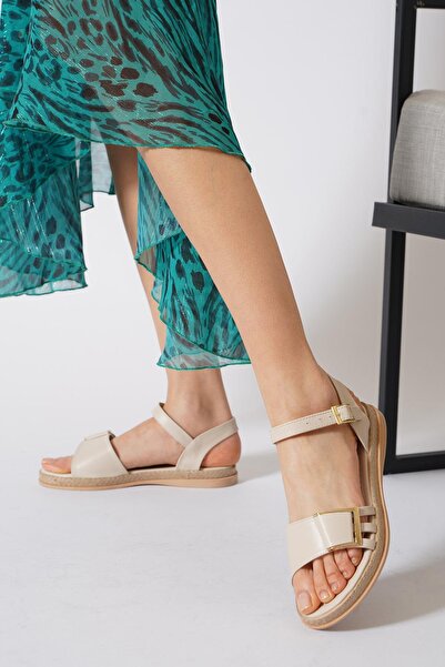 Moda Pie كرسي نسائي من الجلد البيج Bayres Cup بإبزيم جانبي