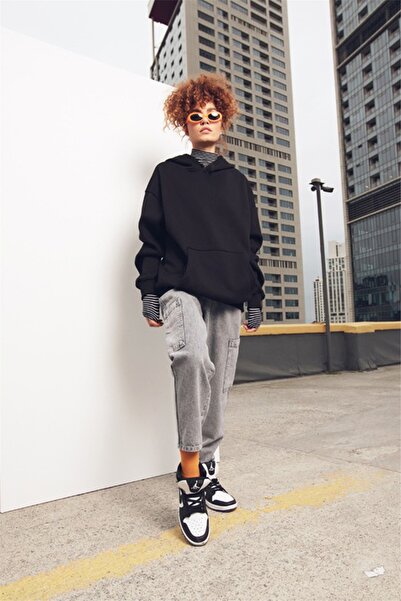 Trendiz سويت شيرت بقلنسوة أساسي كبير الحجم للجنسين باللون الأسود