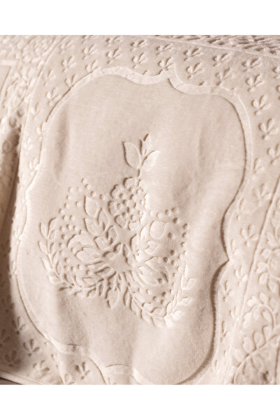 Madame Coco Rochelle Mink Emboss Double Blanket - Ecru