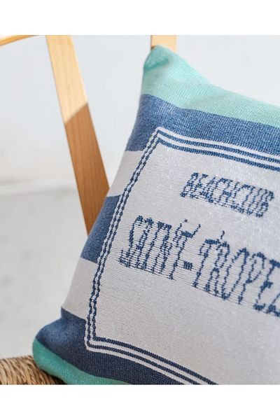 Madame Coco Bully Throw Pillow - Άνετο κομμένο κάλυμμα