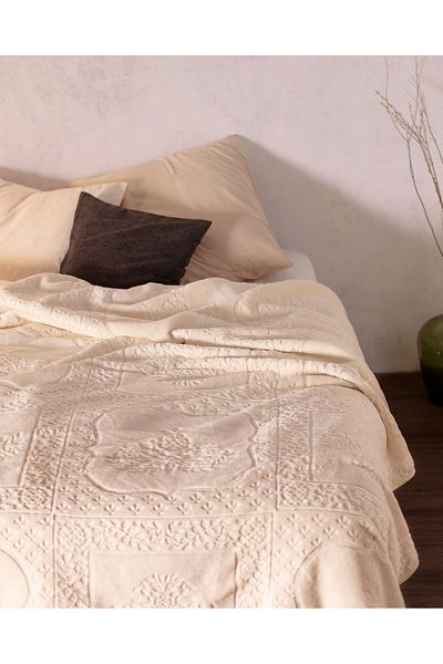 Madame Coco Rochelle Mink Emboss Double Blanket - Ecru