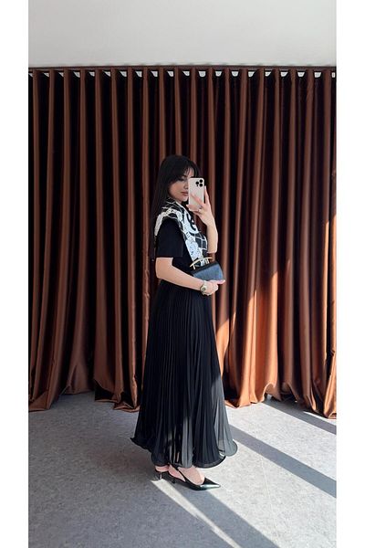 HAZELANNA Pleated Black Chiffon Skirt