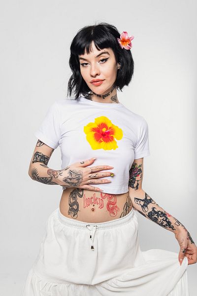Sekizbiraltı Crop Top Alb - Imprimat Floral Galben