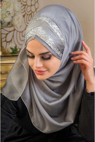 Aişe tesettür فستان سهرة بشريط متقاطع فضي وشال مزدوج