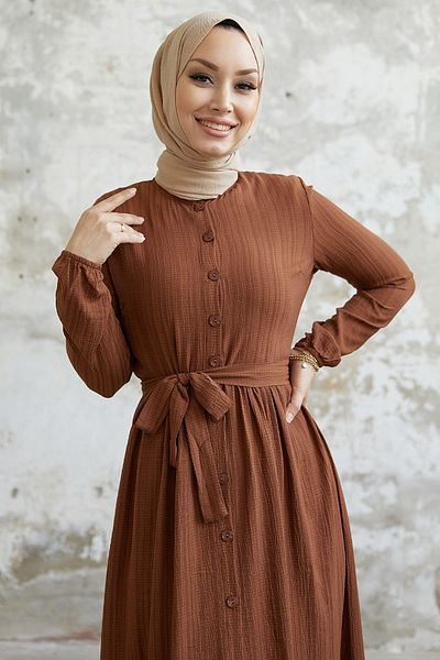 InStyle Καφέ φόρεμα με ζώνη Lemina