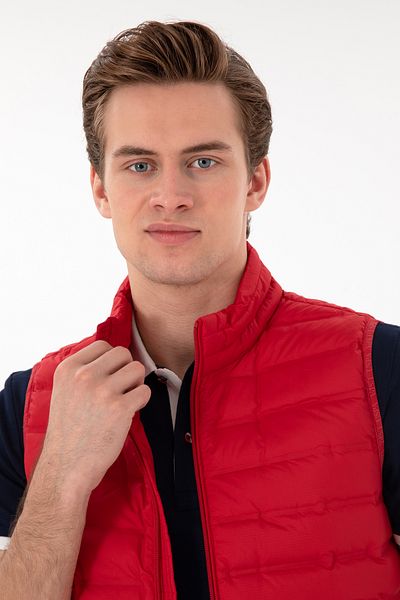 U.S. Polo Assn. Men's Red Vest 50299395 -Vr030