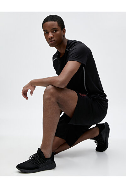 Koton Αθλητικό σορτς με στάμπα σλόγκαν - Με κορδόνια στη μέση και λεπτομέρεια...