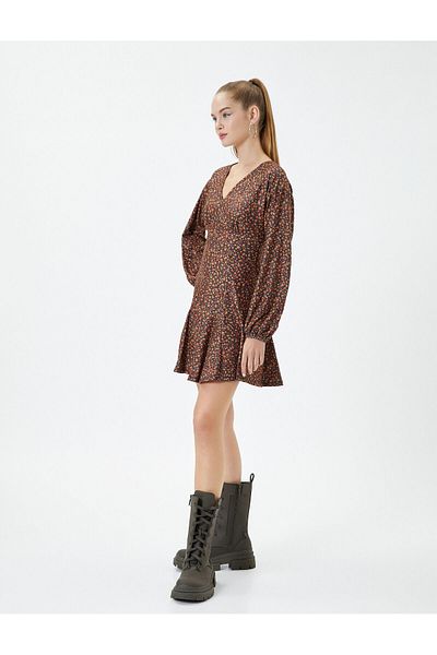 Koton Rochie mini cu mâneci lungi cu mâneci lungi, cu decolteu în V elastic. Potrivire confortabilă, linie A