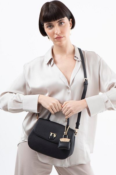 Matthew Cox Women's Black Hand Bag Byn2343