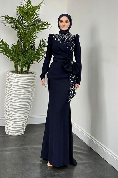 MERVEN AKYÜZ Βραδινό φόρεμα Lalissa Side Bow Stone Crepe Navy Blue