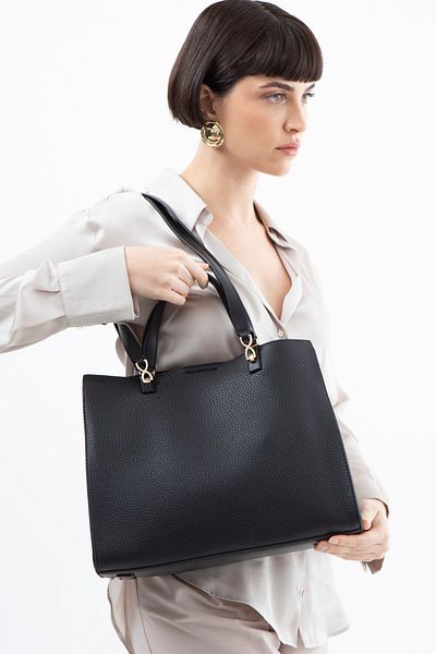 Matthew Cox Women's Black Handbag Byn2354