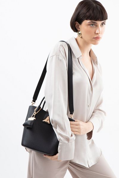 Matthew Cox Women's Black Handbag Byn2346