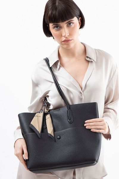 Matthew Cox Women's Shoulder Bag Black Byn2362