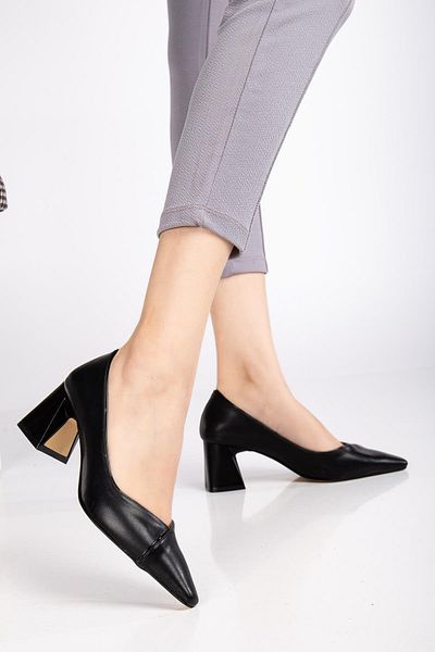 Dilimler Ayakkabı Women's High Heel Shoes Black V-Faced Ribbed Pointed Mold