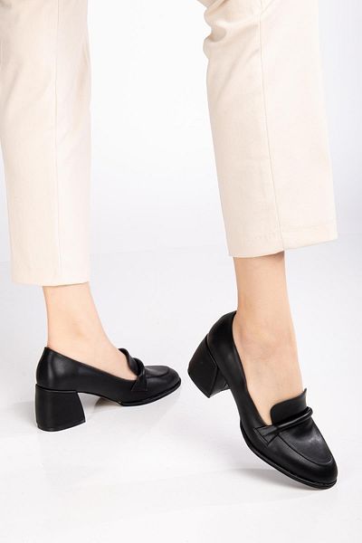 Dilimler Ayakkabı Women's Heeled Shoes Black Round Toe Hose