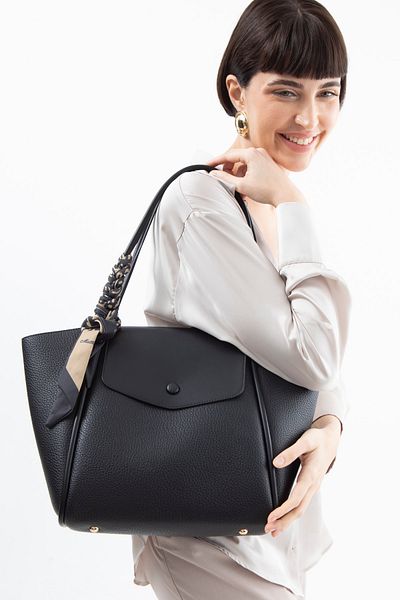 Matthew Cox Women's Shoulder Bag, Black Byn2361