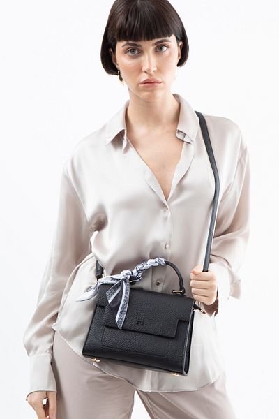 Matthew Cox Women's Black Handbag Byn2359