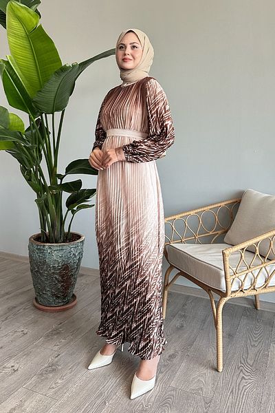 InStyle Φόρεμα με μοτίβο με φούστα και μανίκια Bitter Brown Satin