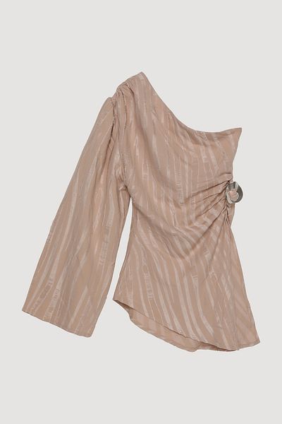 Quzu Bluză asimetrică cu un singur umăr de culoare bej - cu accesorii cu cataramă