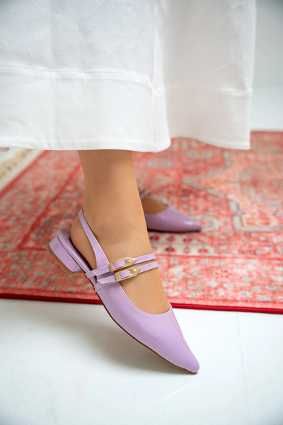 LamintaGlobal حذاء باليه نسائي من الجلد اللامع من Holly Lilac بإبزيم مزدوج ومفصل