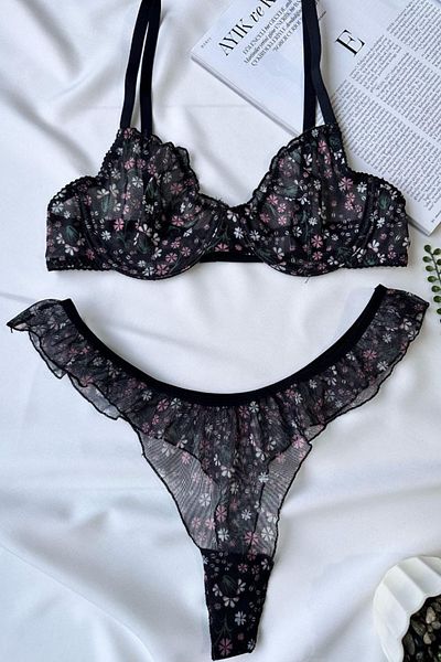 Luxelion Set bralet și tanga din dantelă transparentă cu model floral cu volane negre – misterios și seducător