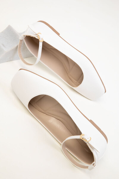 SOHO Women's White Babet 18890