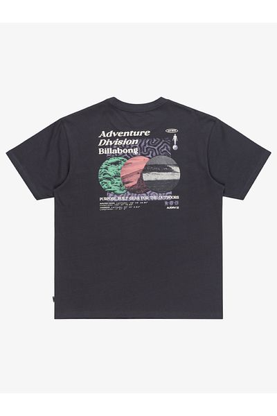 BİLLABONG Pánské triko s krátkým rukávem. Mezi vlastnosti patří:, Kolekce: Kolekce Adventure Division, Fabric