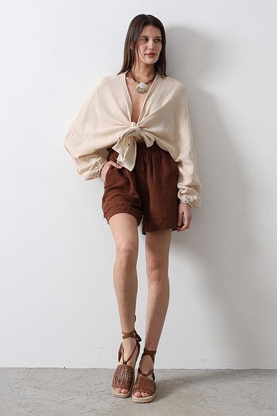 Trendyol Collection Braune Mini-Musselin-Shorts und Bermuda mit elastischem Bund TWOSS25SR00037