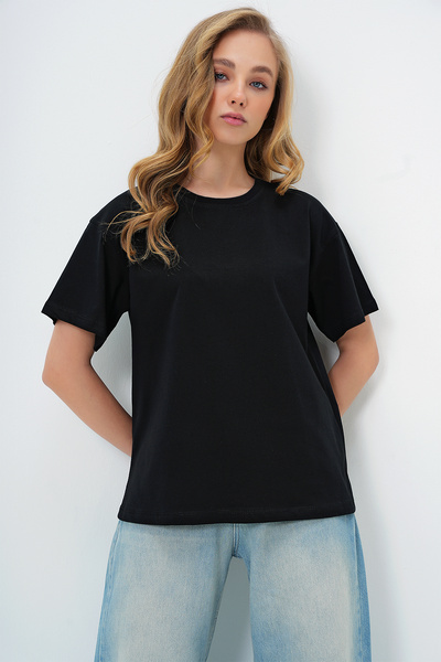 Trend Alaçatı Stili Dámské černé tričko Crew Neck Basic ALC-X13684